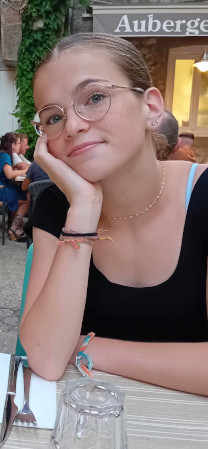 Une image contenant personne, Visage humain, habits, sourire

Description gnre automatiquement