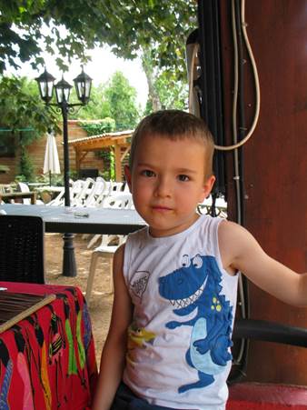 Une image contenant jeune enfant, Visage humain, habits, personne

Description gnre automatiquement