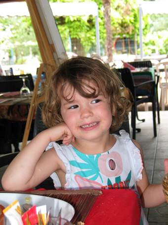 Une image contenant personne, habits, Visage humain, jeune enfant

Description gnre automatiquement